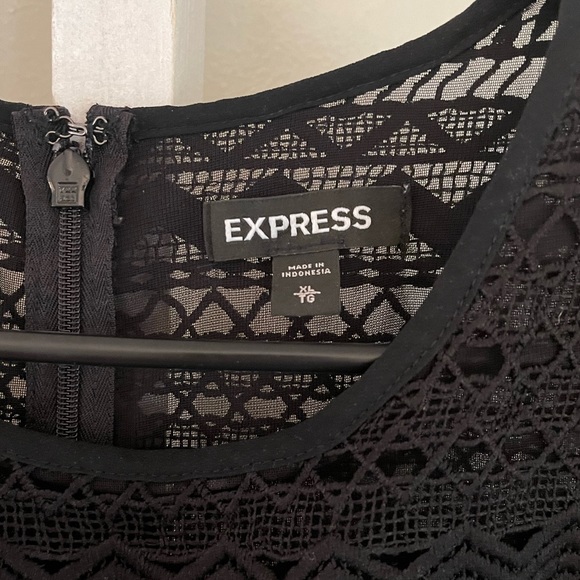 •Black Lace Peplum Top• - Picture 3 of 4